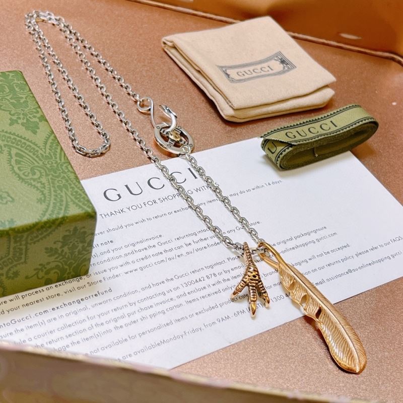 G*u*i necklaces